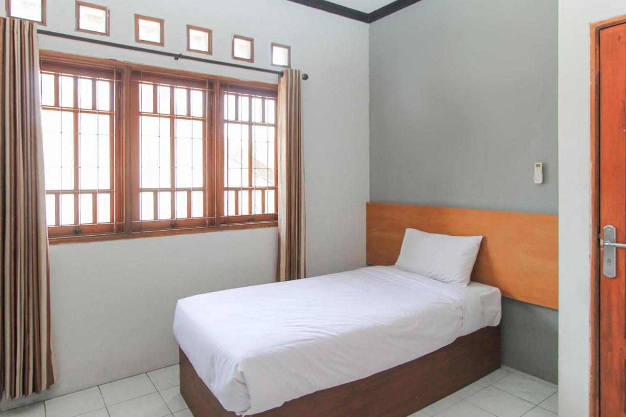 Santo Guest House Sorabaya Extérieur photo