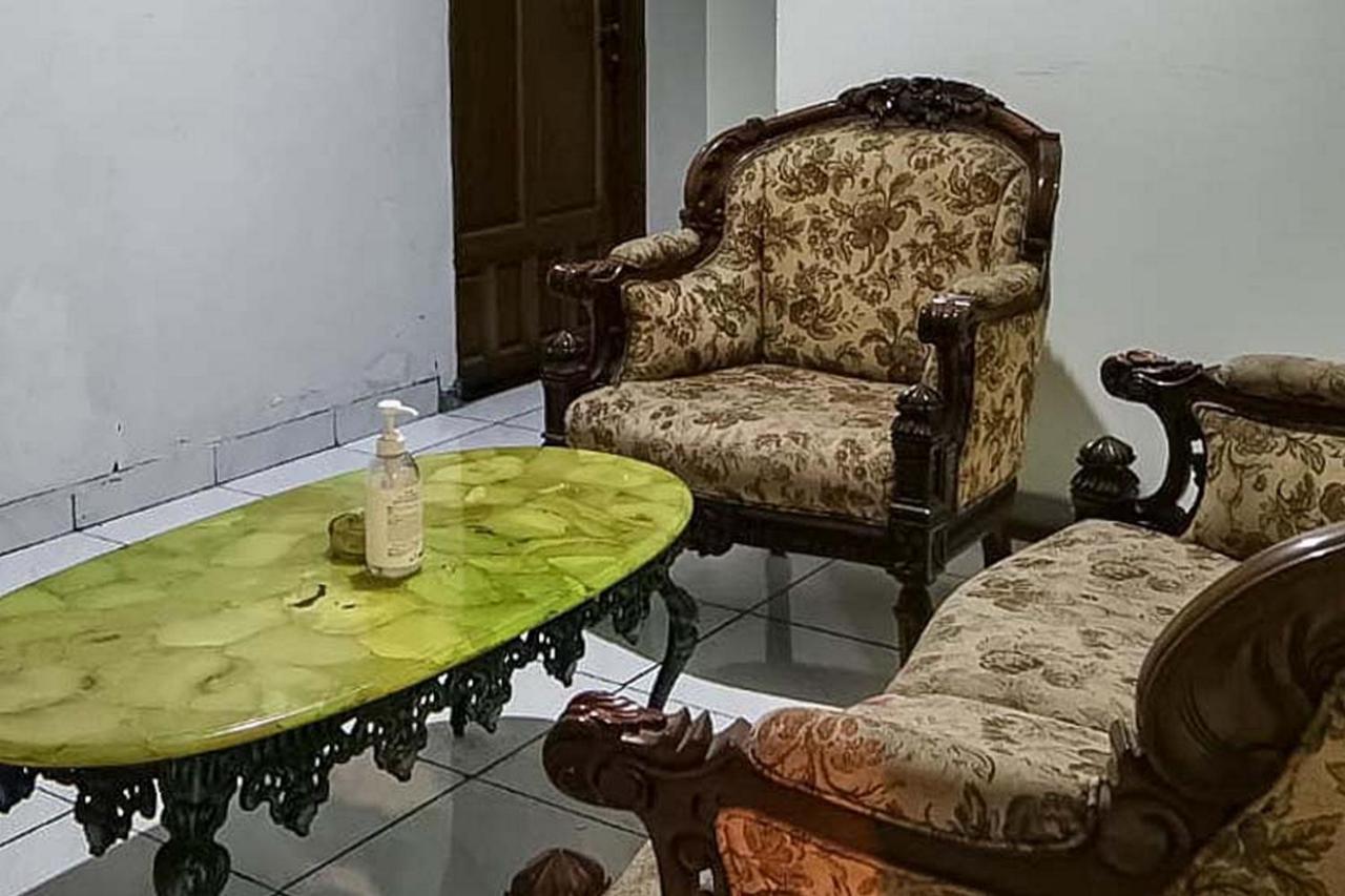 Santo Guest House Sorabaya Extérieur photo