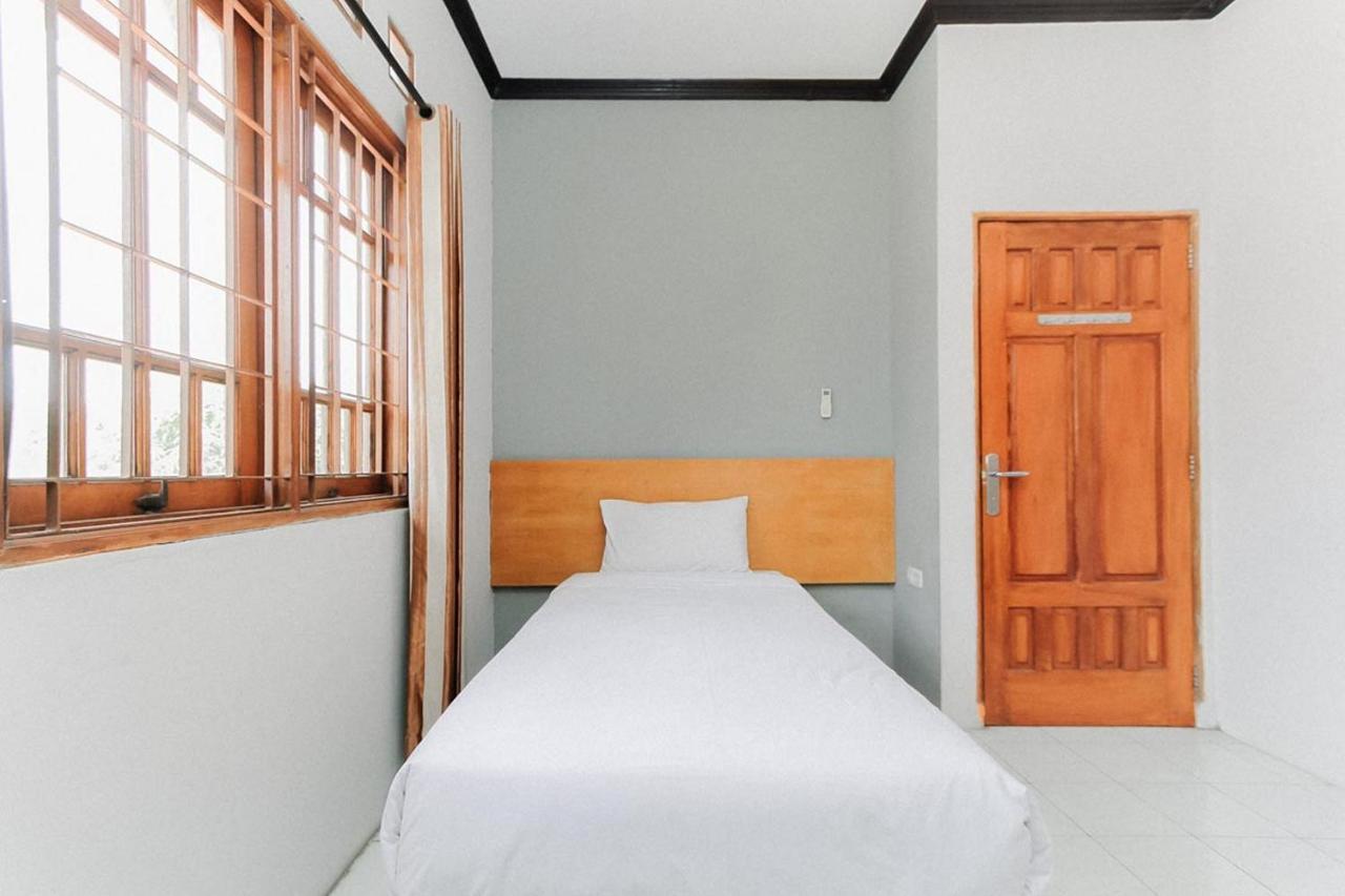 Santo Guest House Sorabaya Extérieur photo