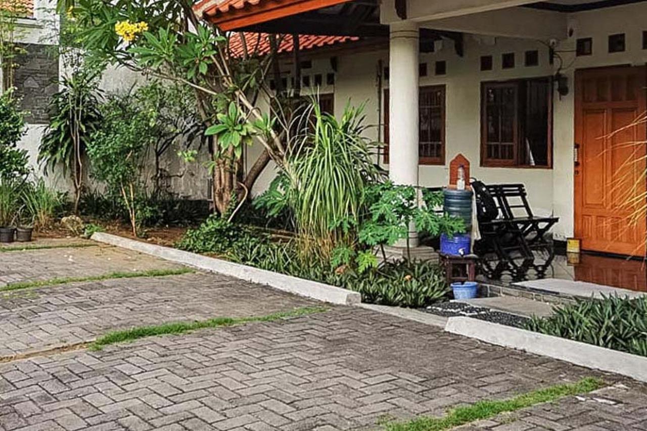 Santo Guest House Sorabaya Extérieur photo