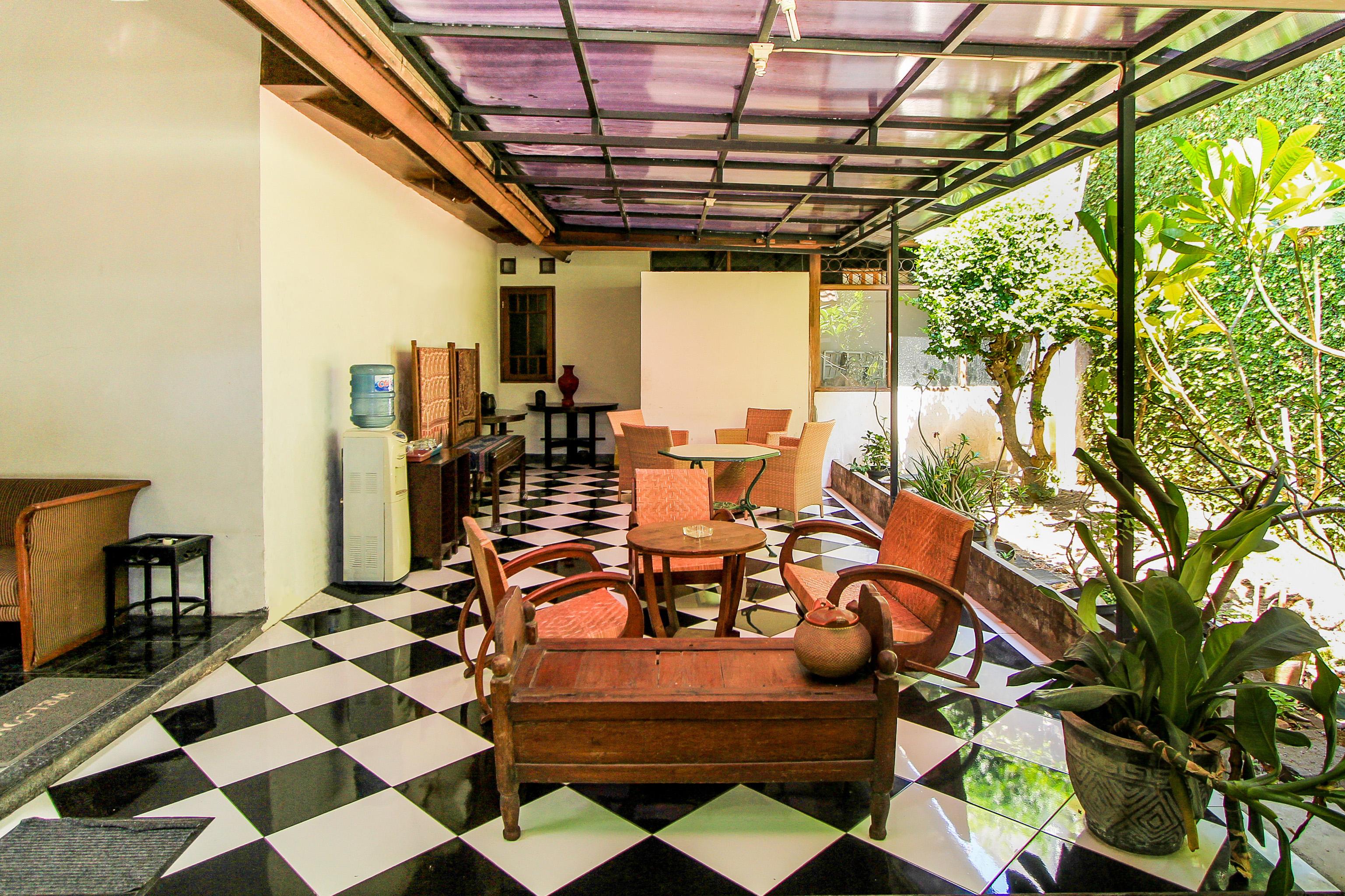Santo Guest House Sorabaya Extérieur photo