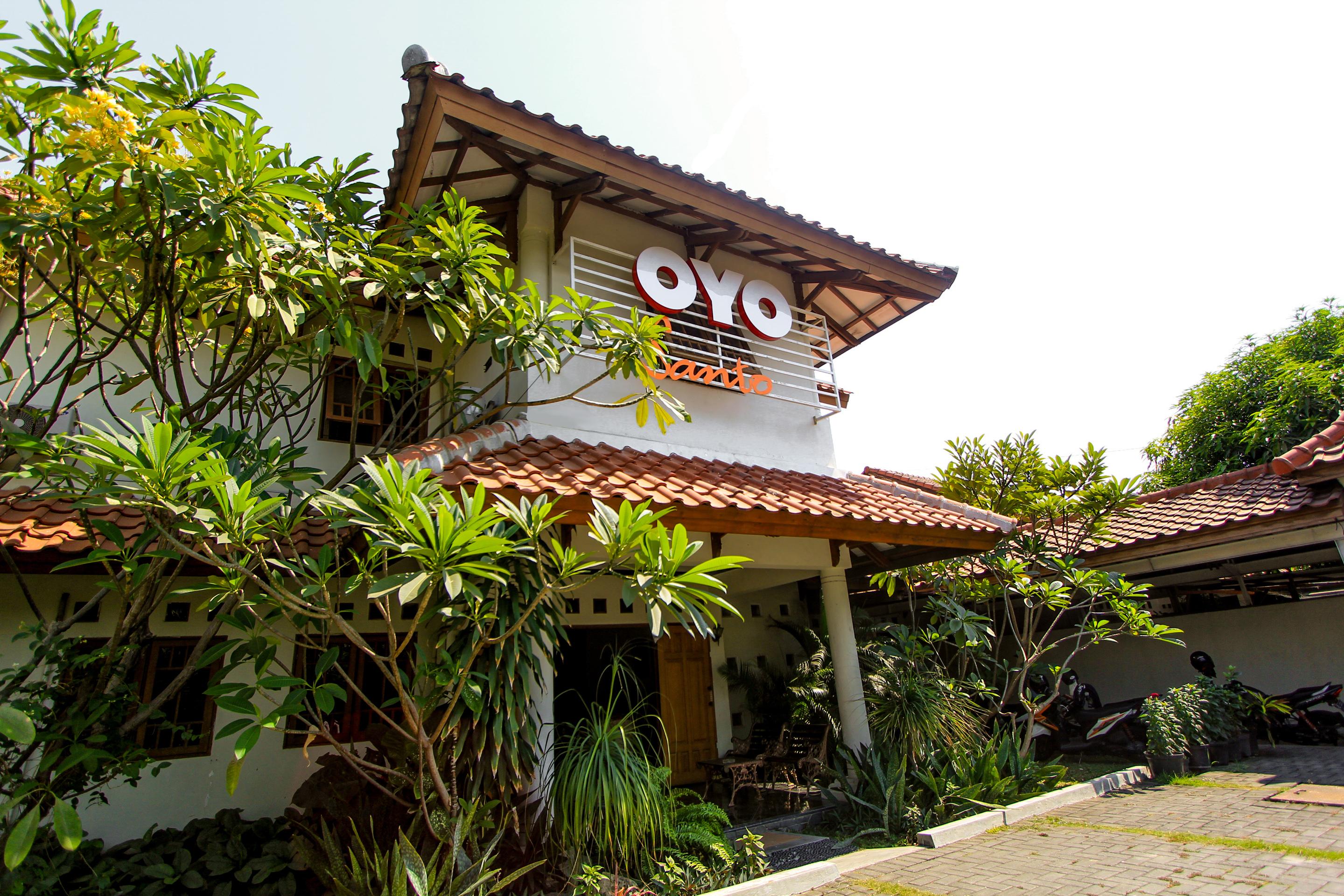 Santo Guest House Sorabaya Extérieur photo