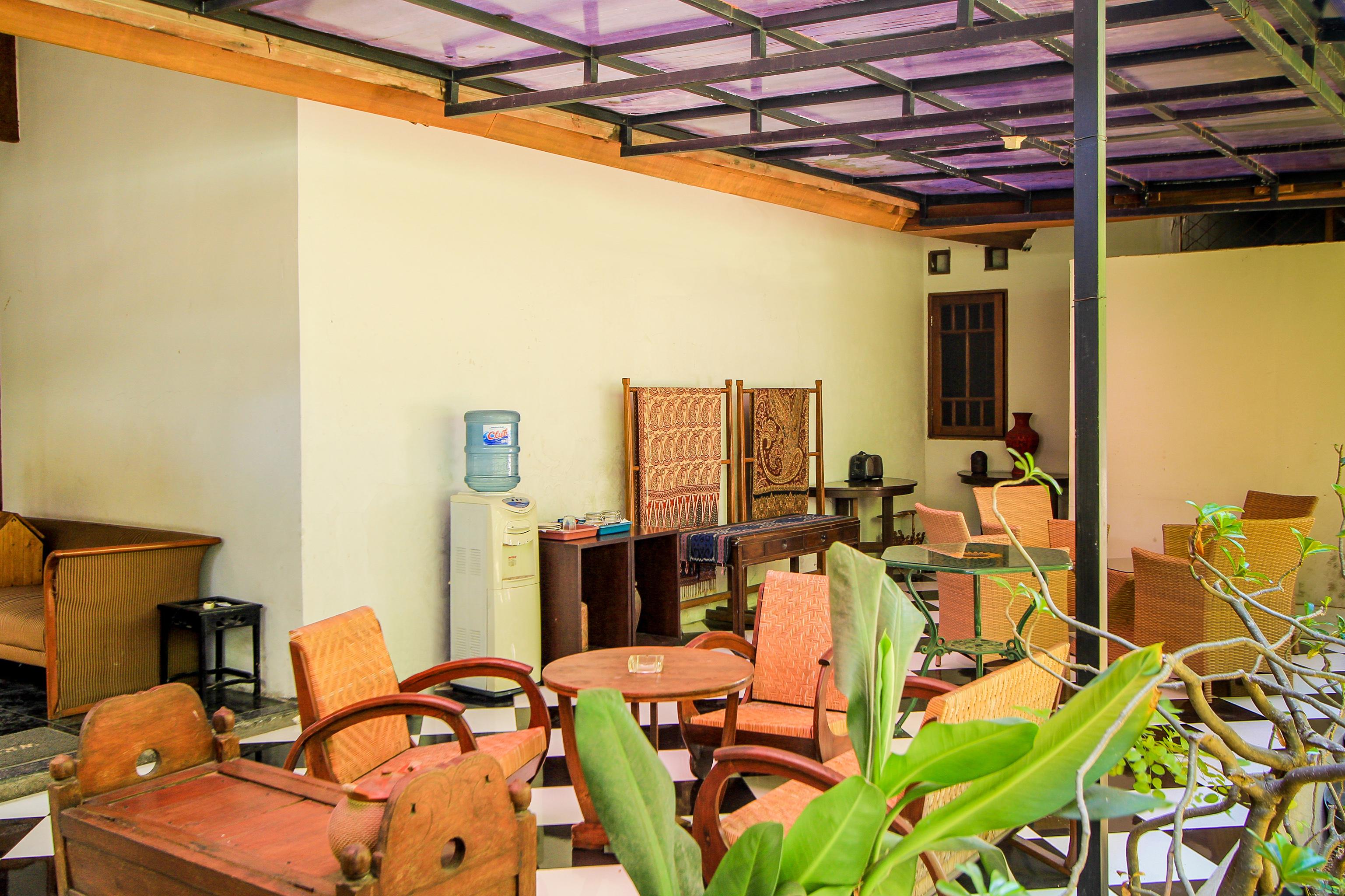 Santo Guest House Sorabaya Extérieur photo