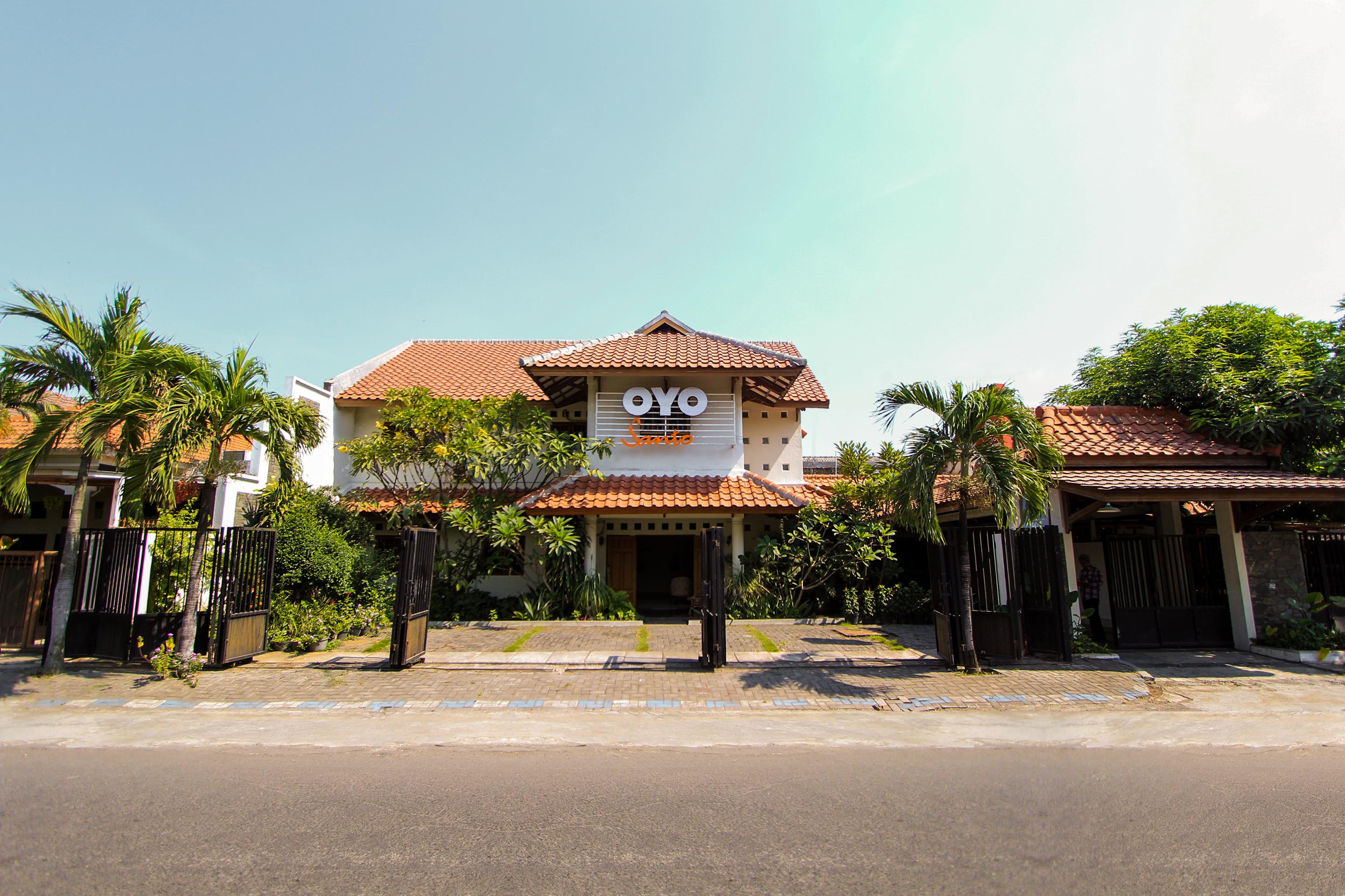 Santo Guest House Sorabaya Extérieur photo