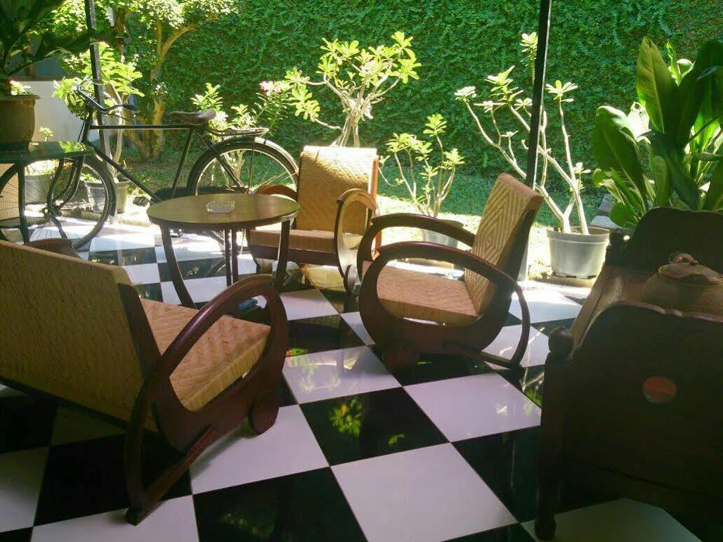 Santo Guest House Sorabaya Extérieur photo