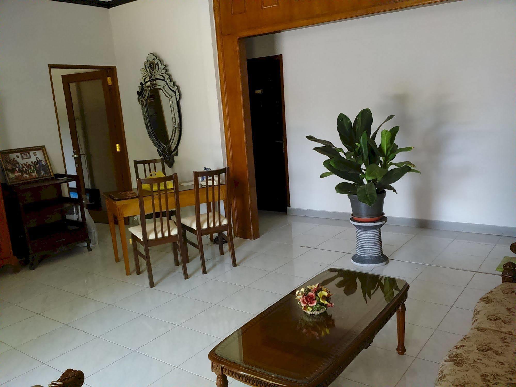 Santo Guest House Sorabaya Extérieur photo