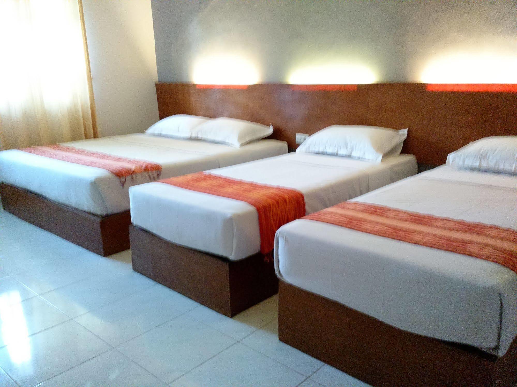 Santo Guest House Sorabaya Extérieur photo