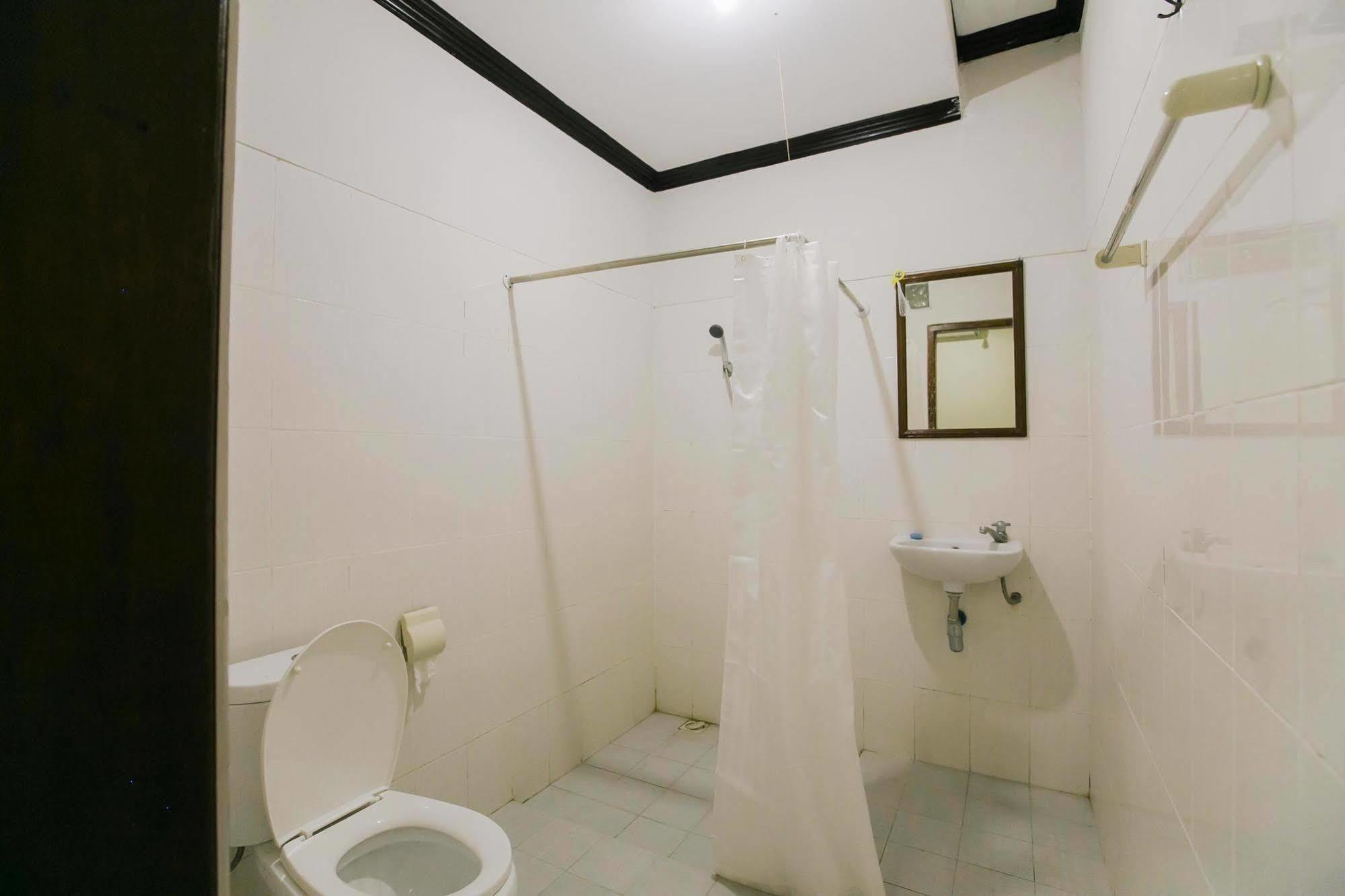 Santo Guest House Sorabaya Extérieur photo