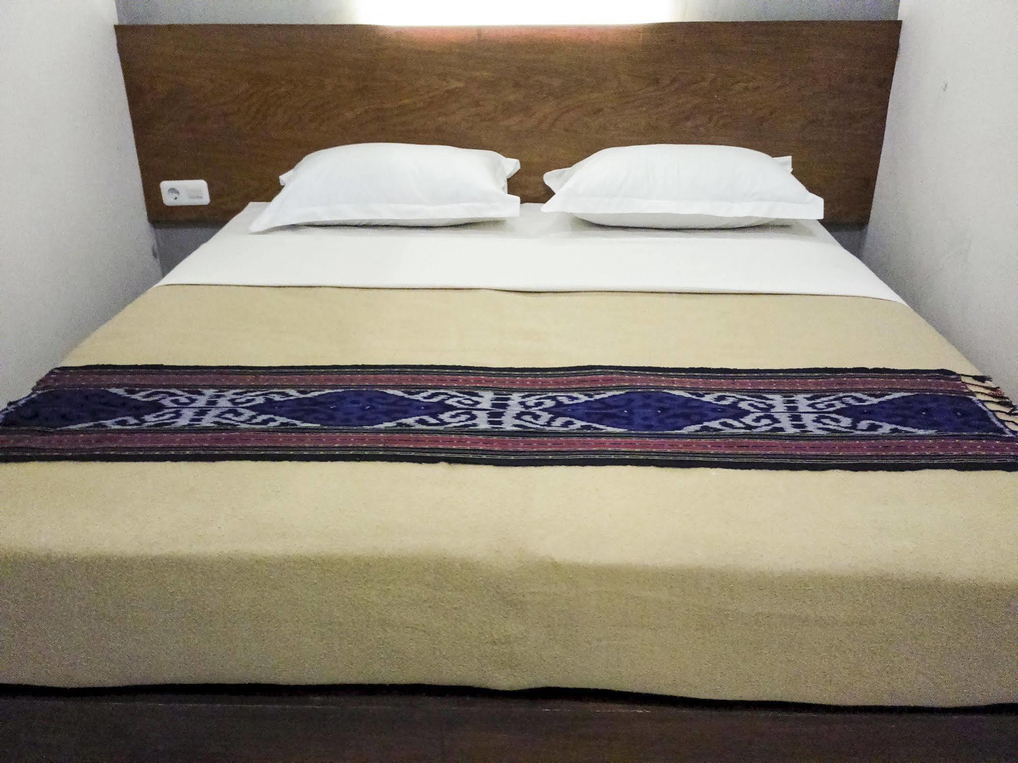 Santo Guest House Sorabaya Extérieur photo