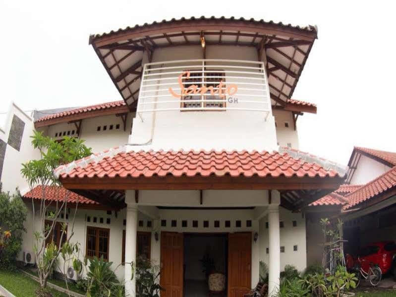 Santo Guest House Sorabaya Extérieur photo